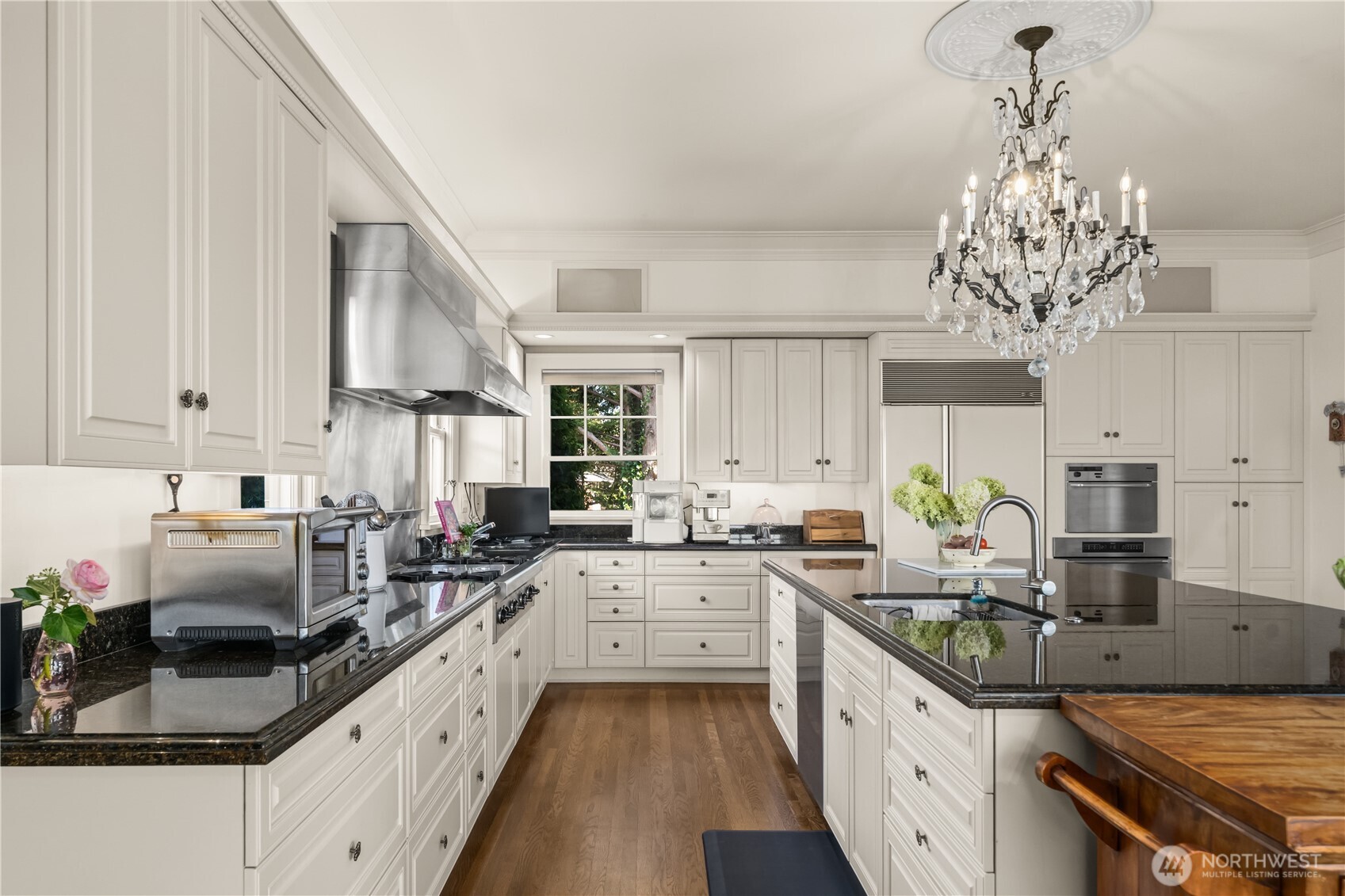3233 Magnolia Boulevard W