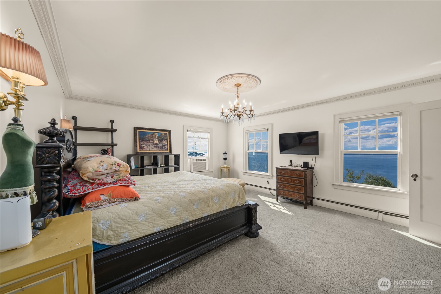 3233 Magnolia Boulevard W