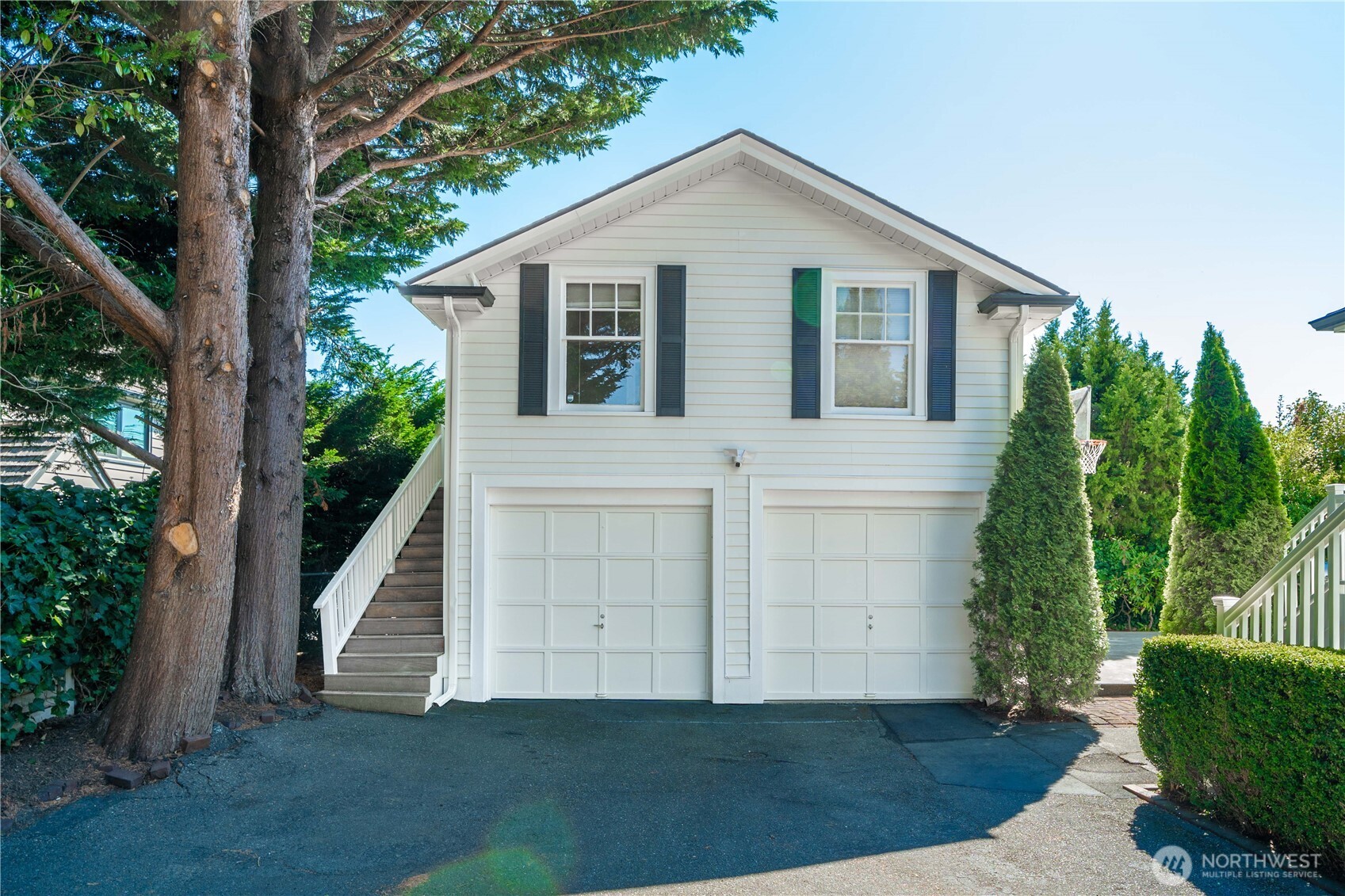 3233 Magnolia Boulevard W