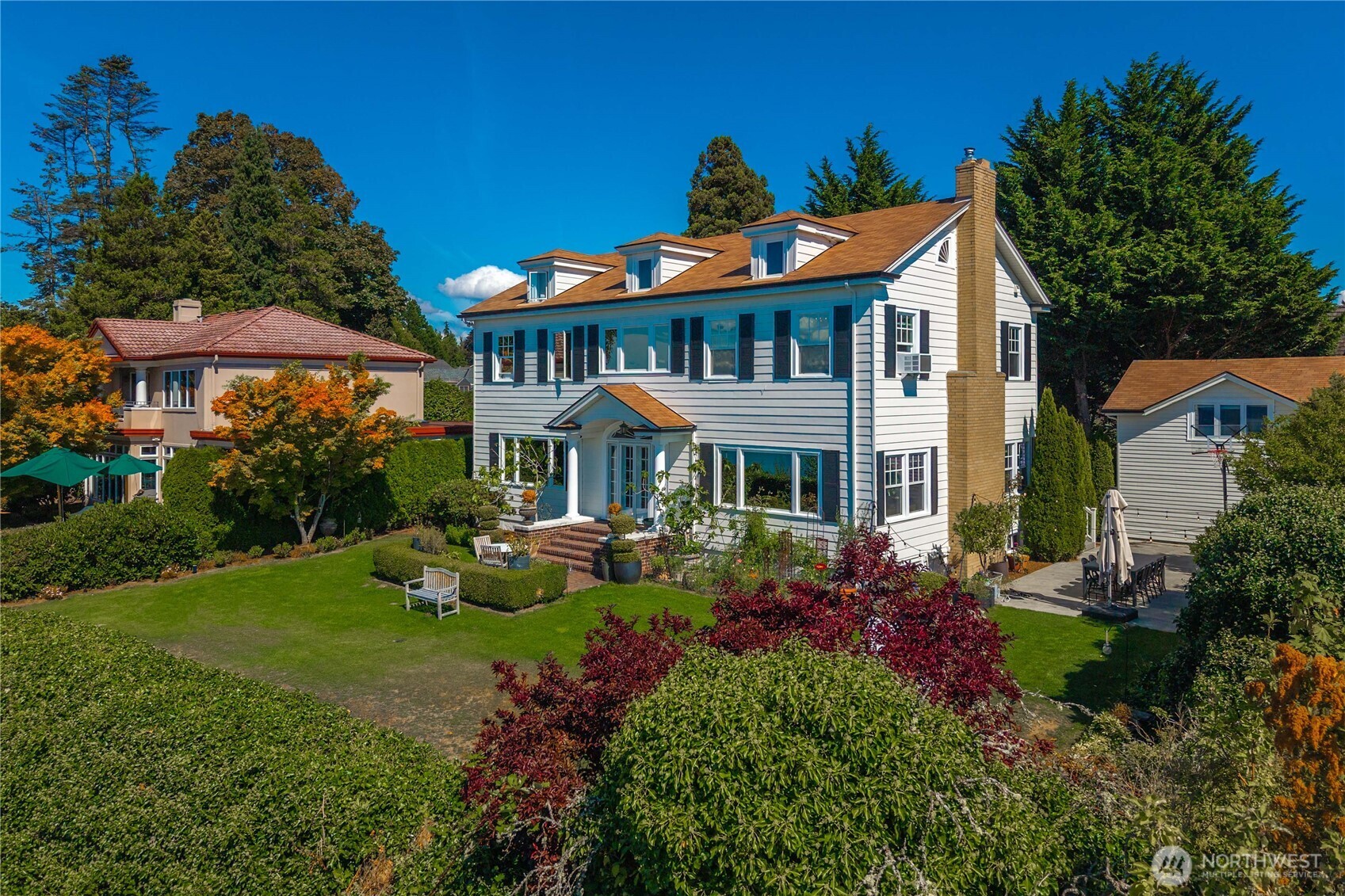 3233 Magnolia Boulevard W