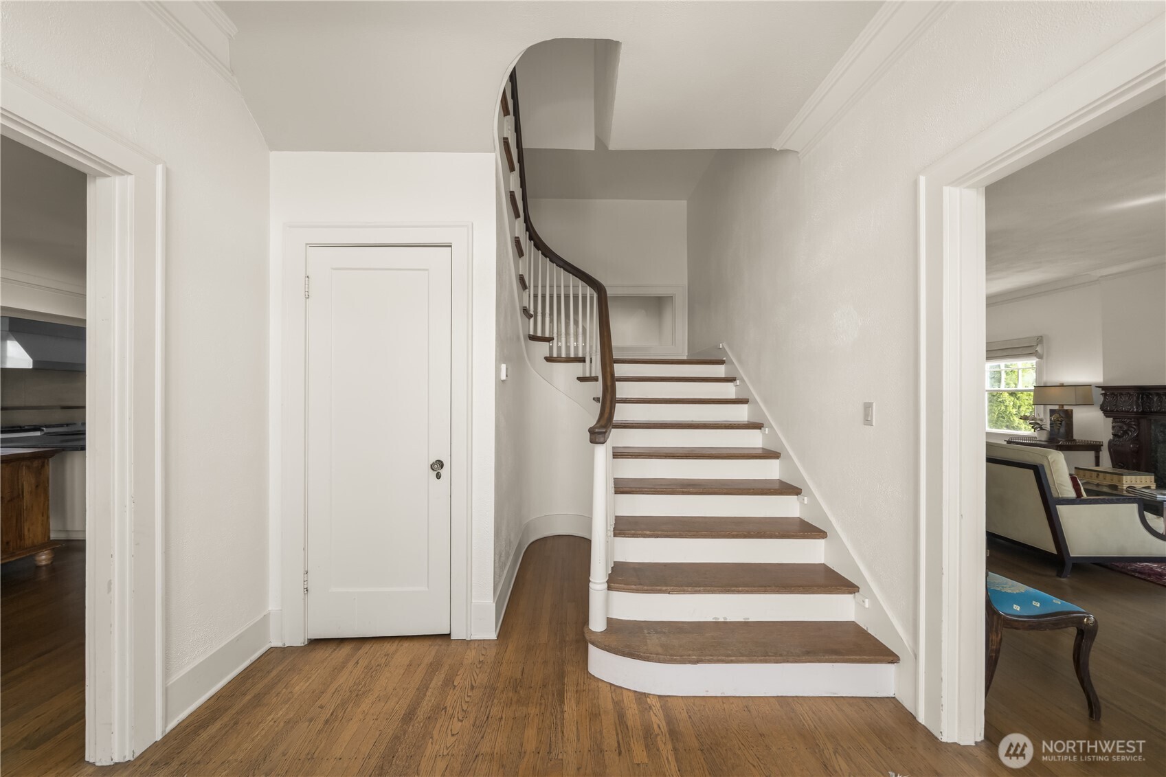 3233 Magnolia Boulevard W