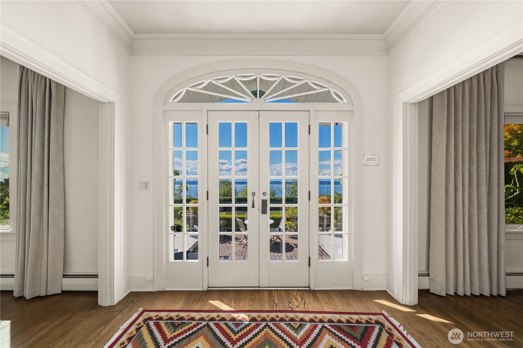 3233 Magnolia Boulevard W