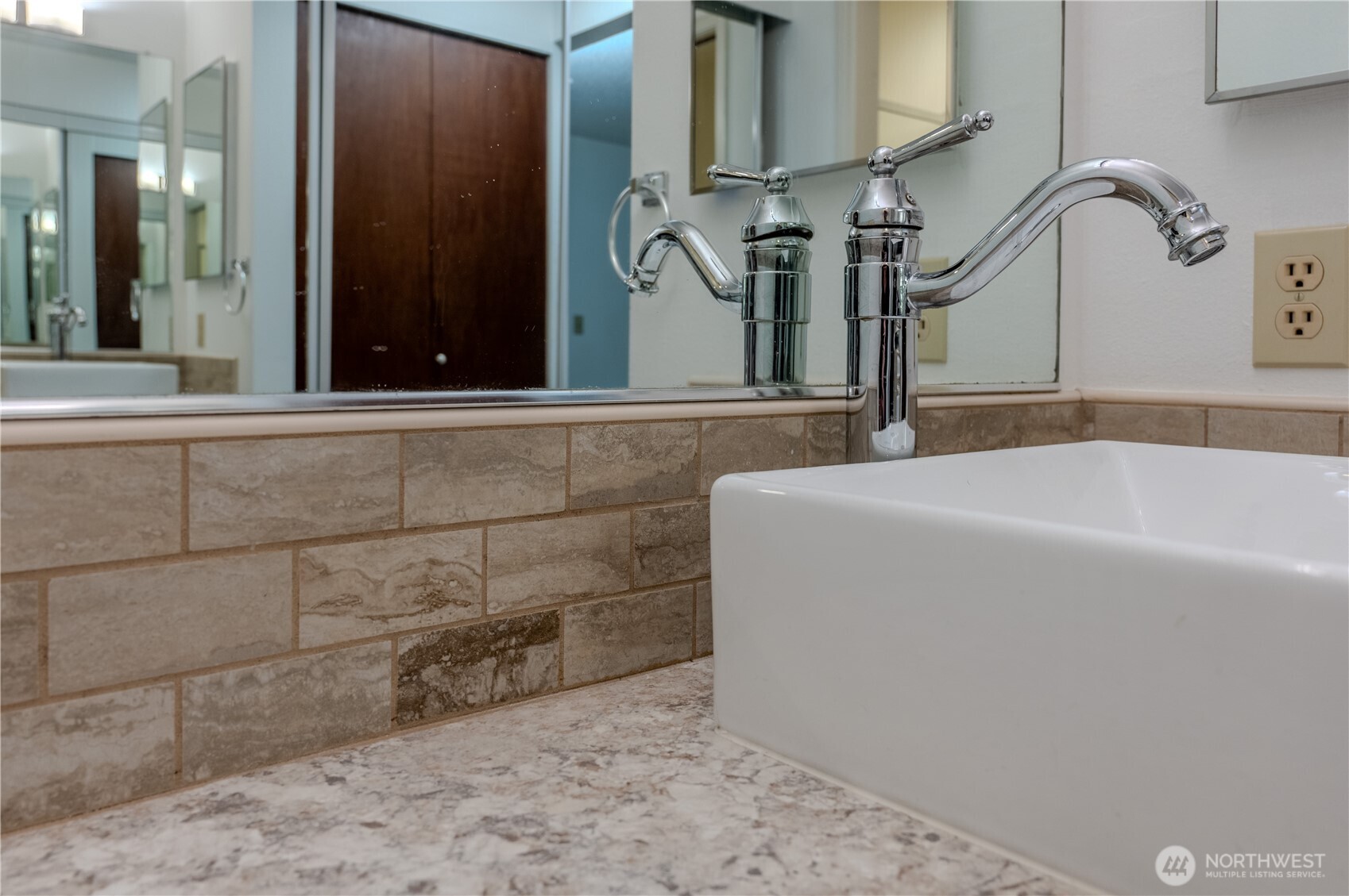 9904 NE 124th Street Unit: 1005
