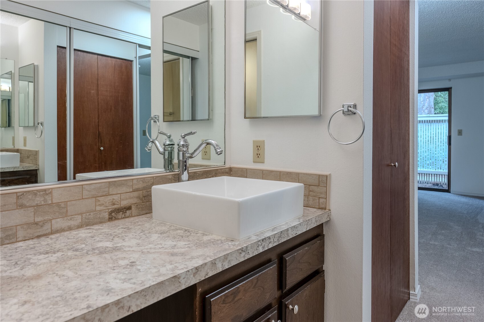 9904 NE 124th Street Unit: 1005