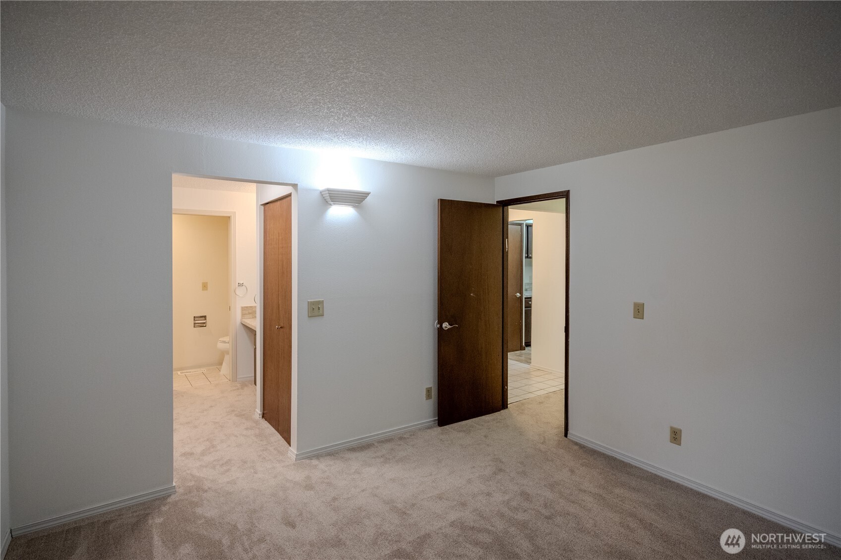 9904 NE 124th Street Unit: 1005