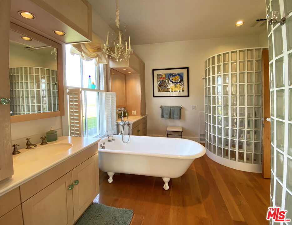 45340 Little Lake St