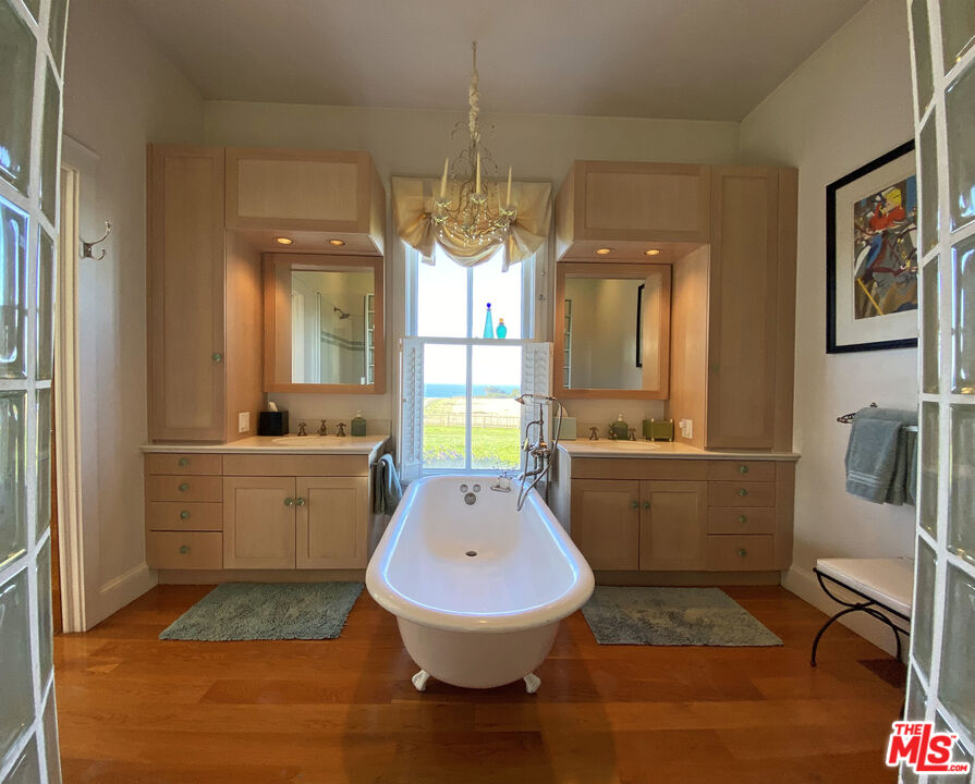 45340 Little Lake St