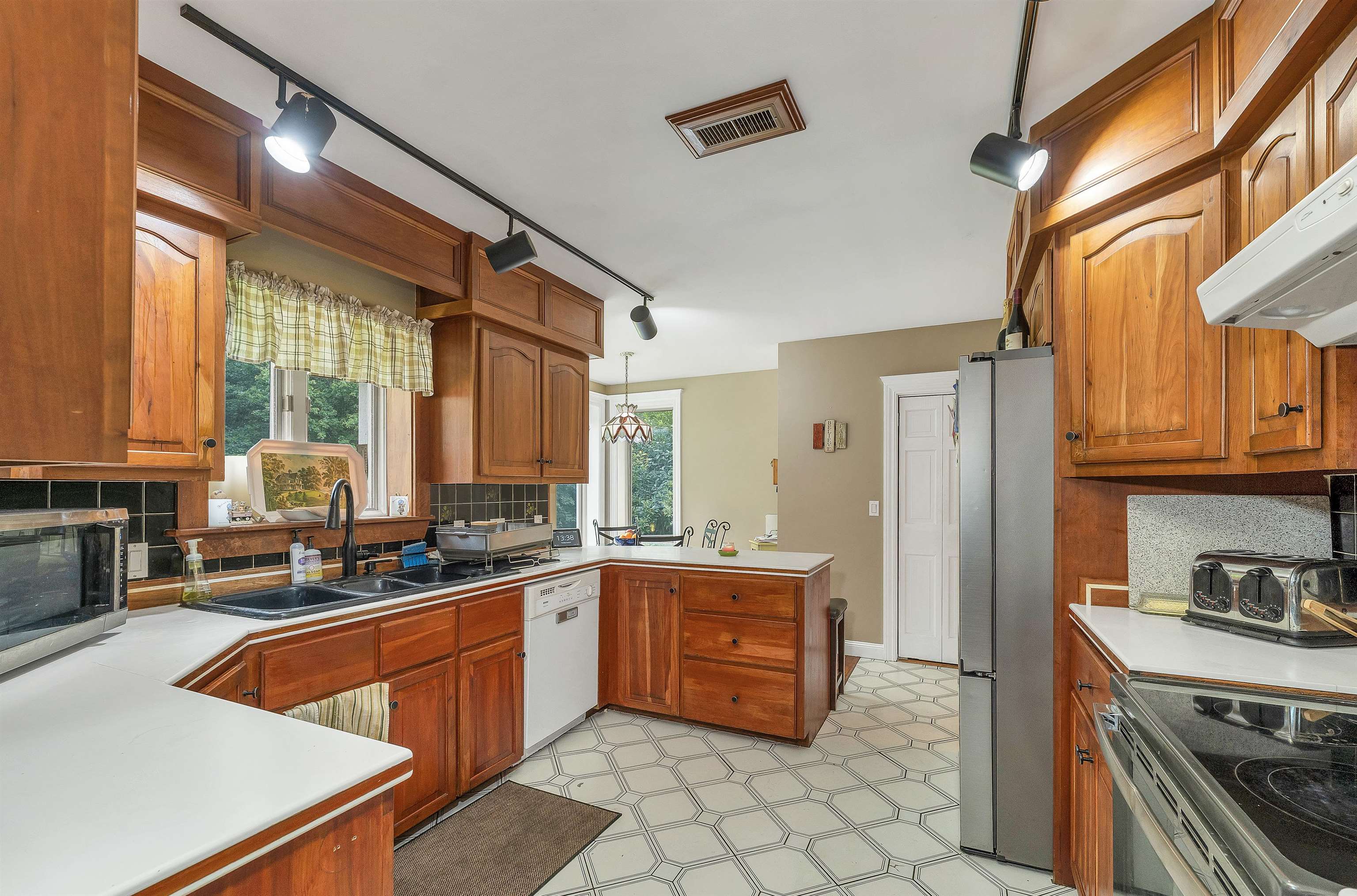 433 Hurricane Road