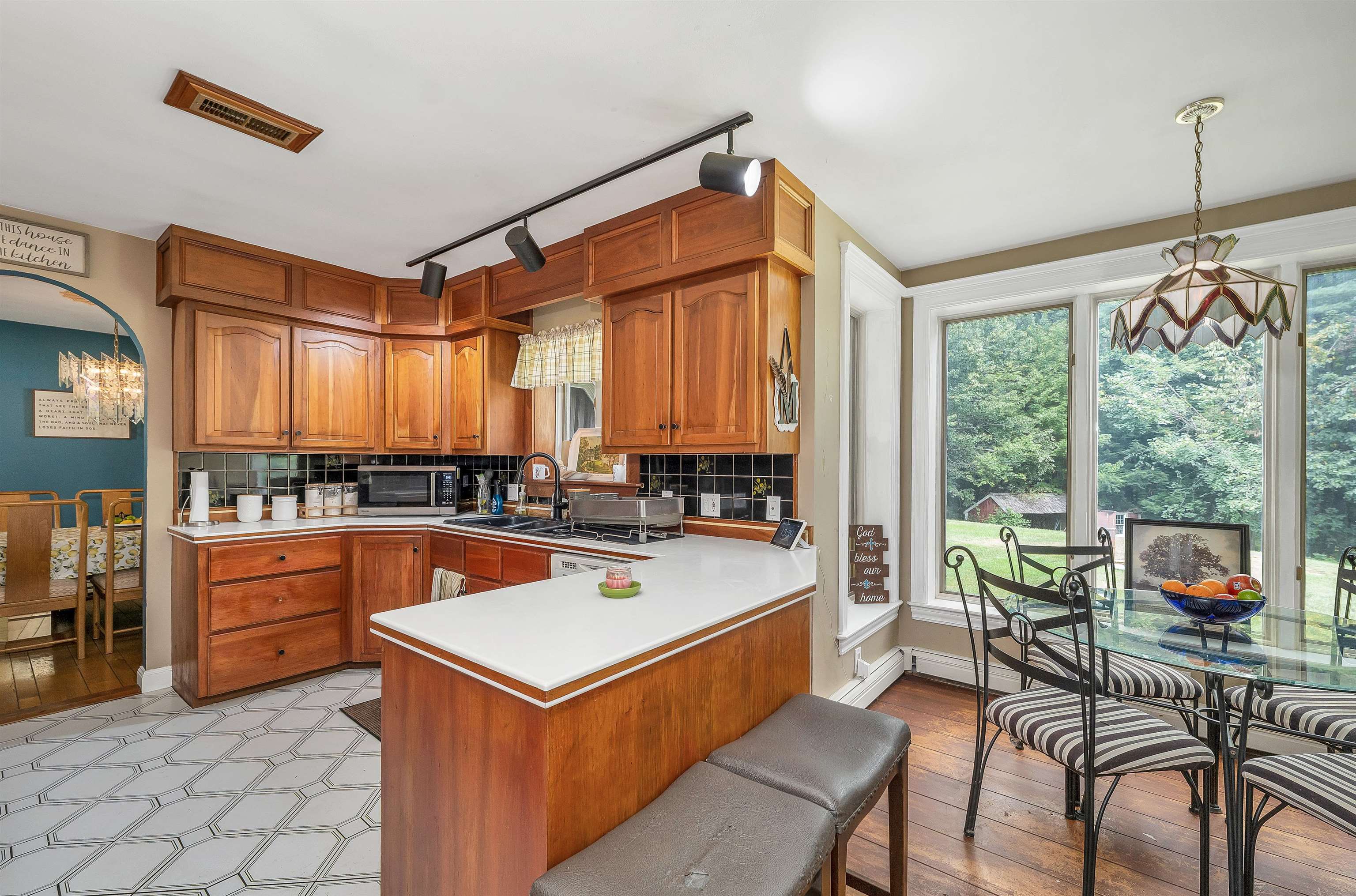 433 Hurricane Road