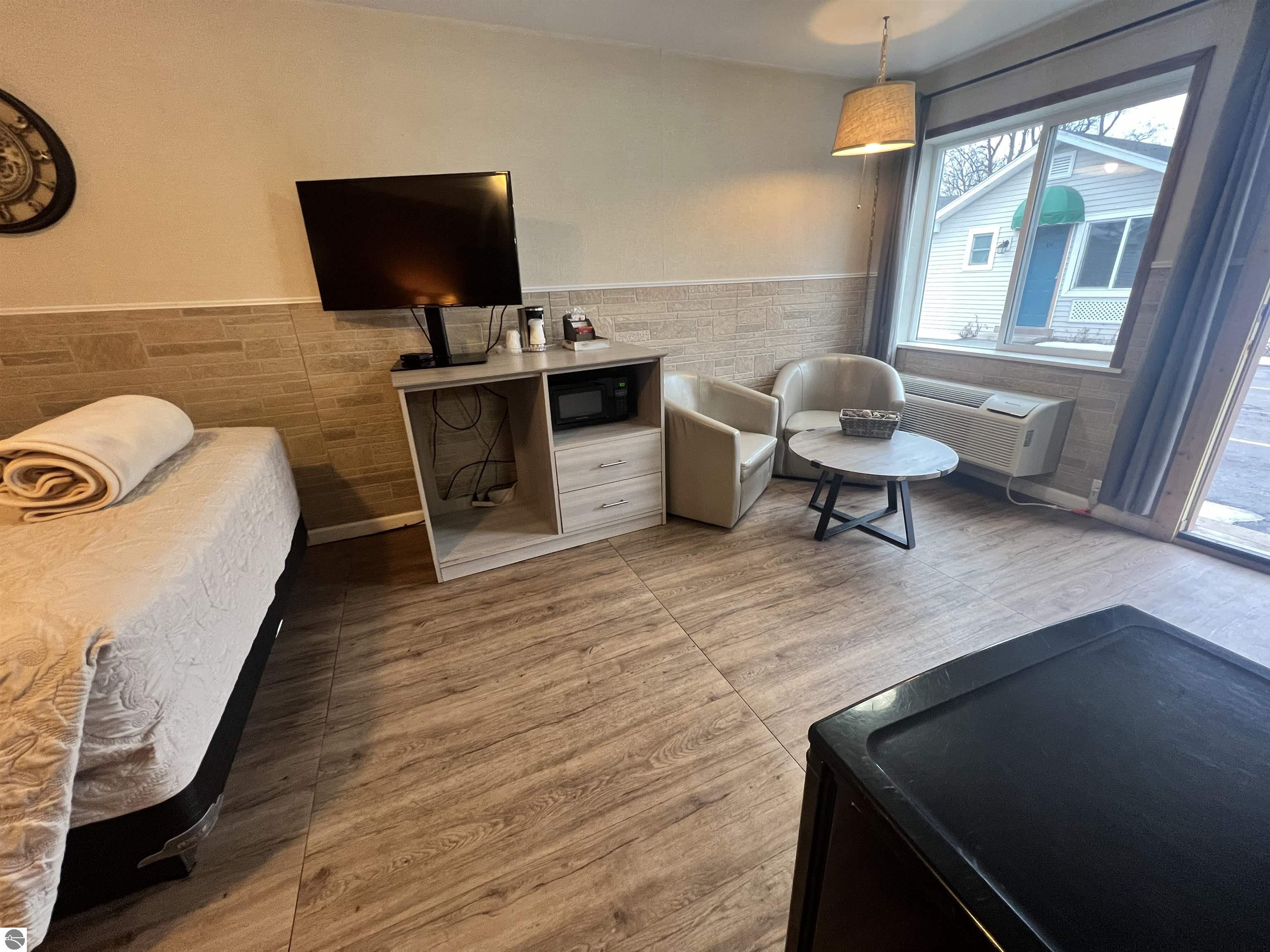 327 W Portage
