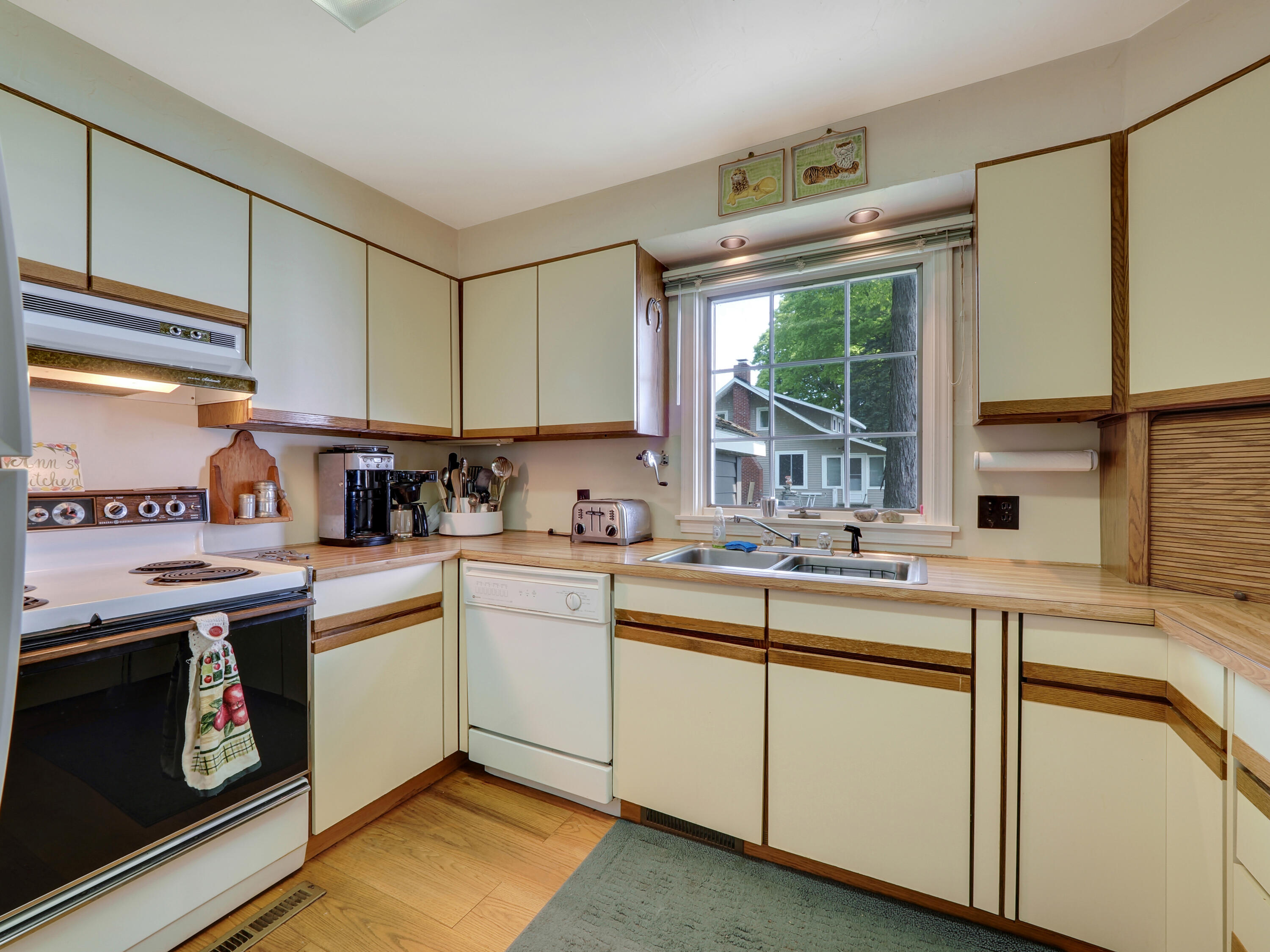 5452 Birchwood Drive