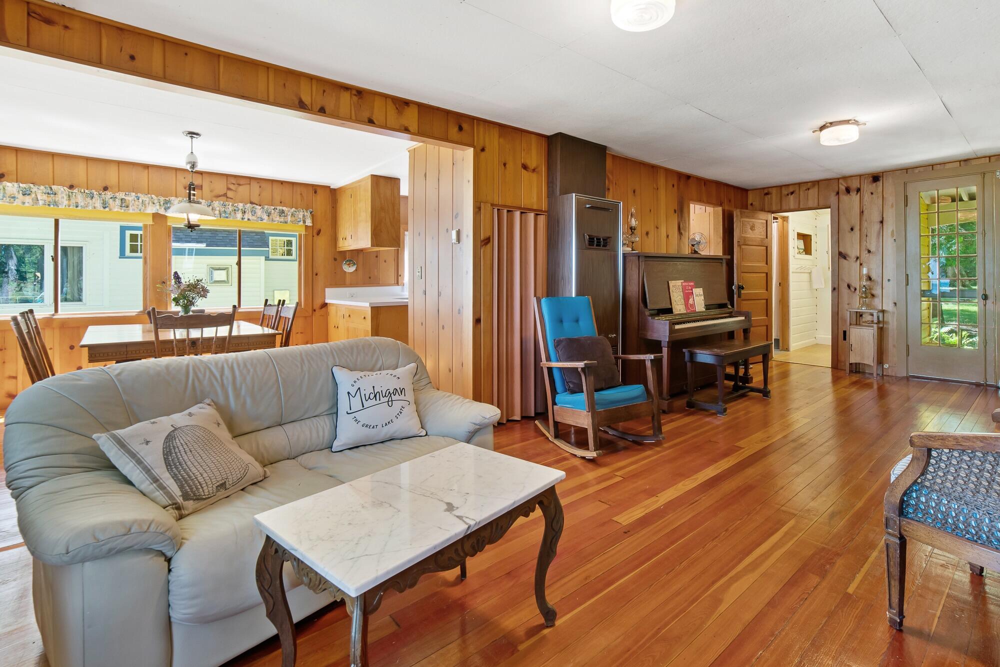 279 S Grandview Beach Road