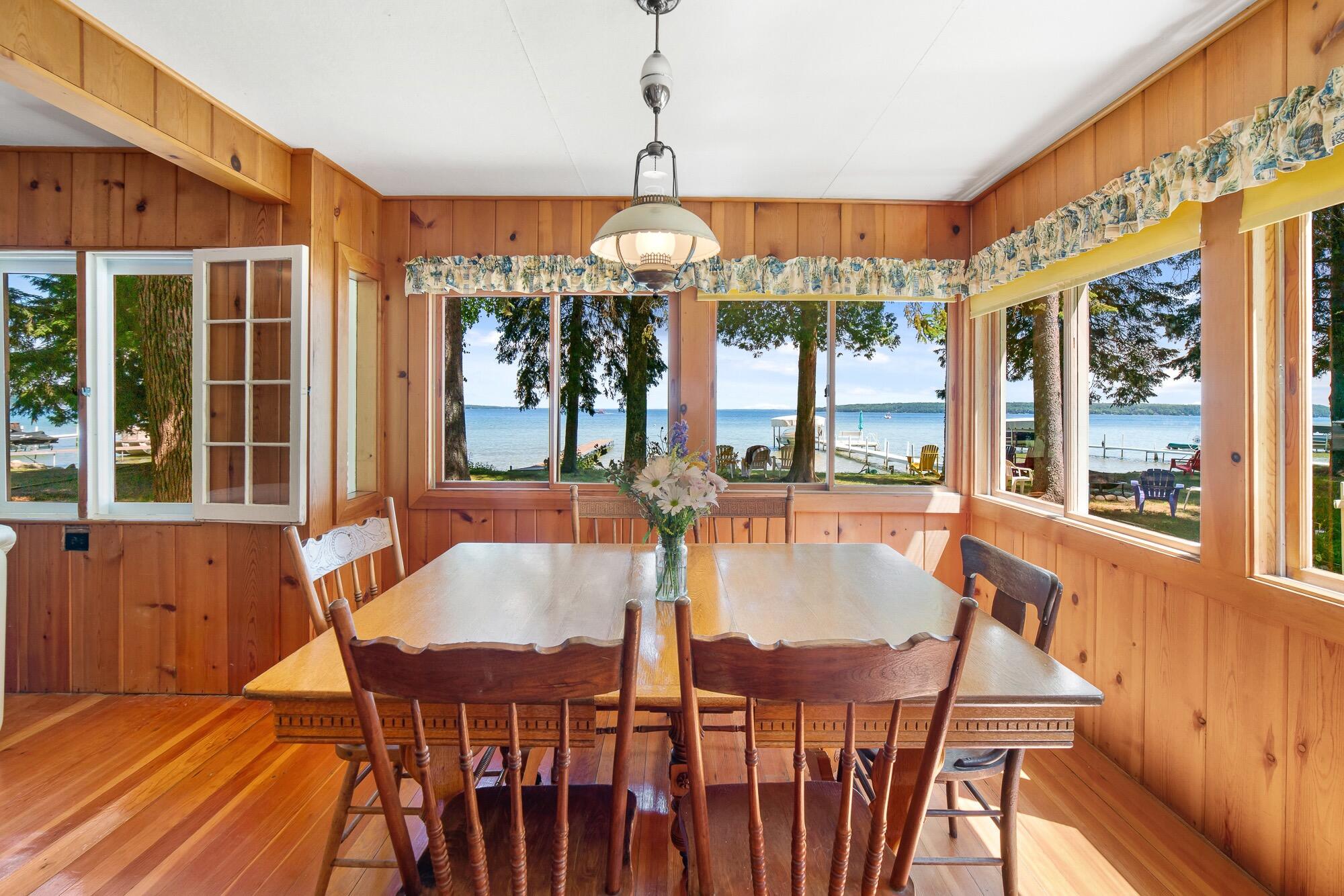 279 S Grandview Beach Road