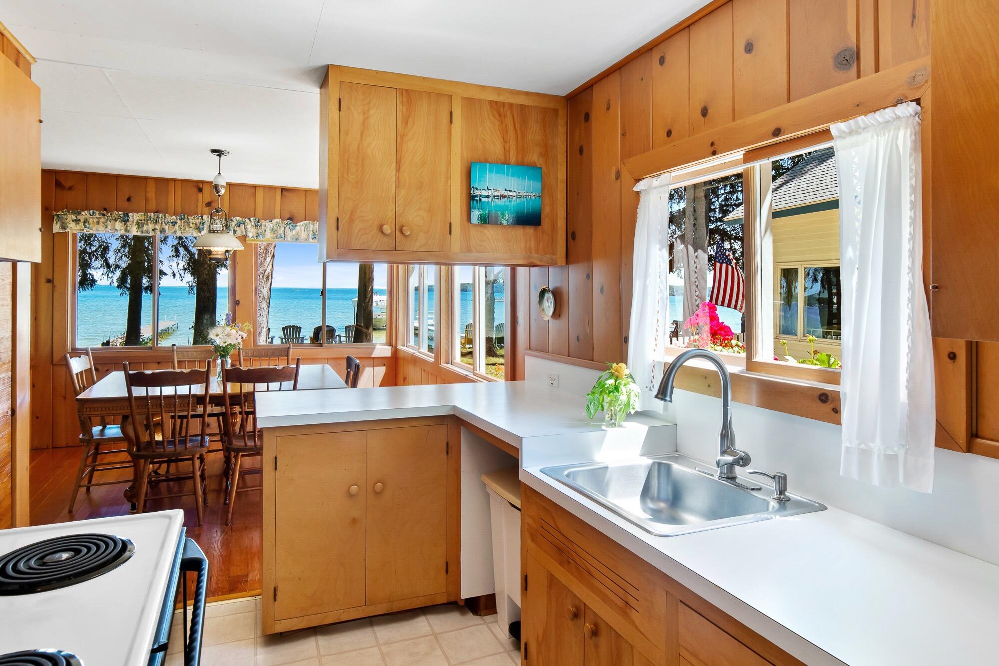279 S Grandview Beach Road