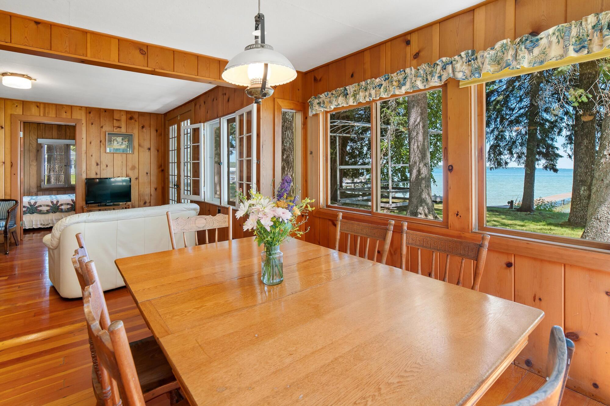 279 S Grandview Beach Road