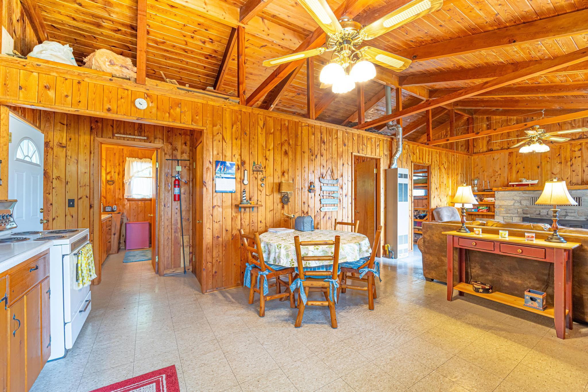 21571 Bluffs Highway