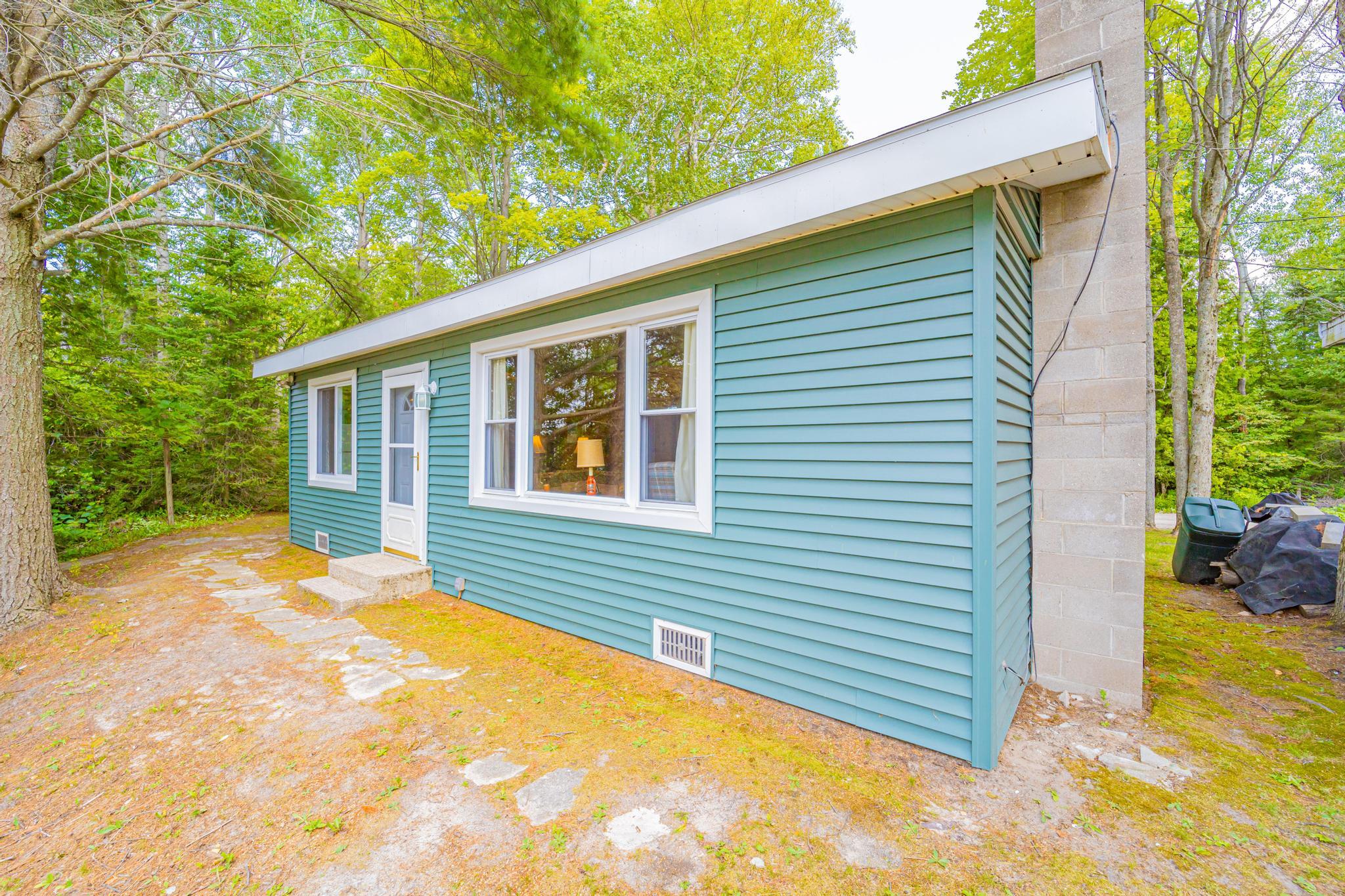 21571 Bluffs Highway