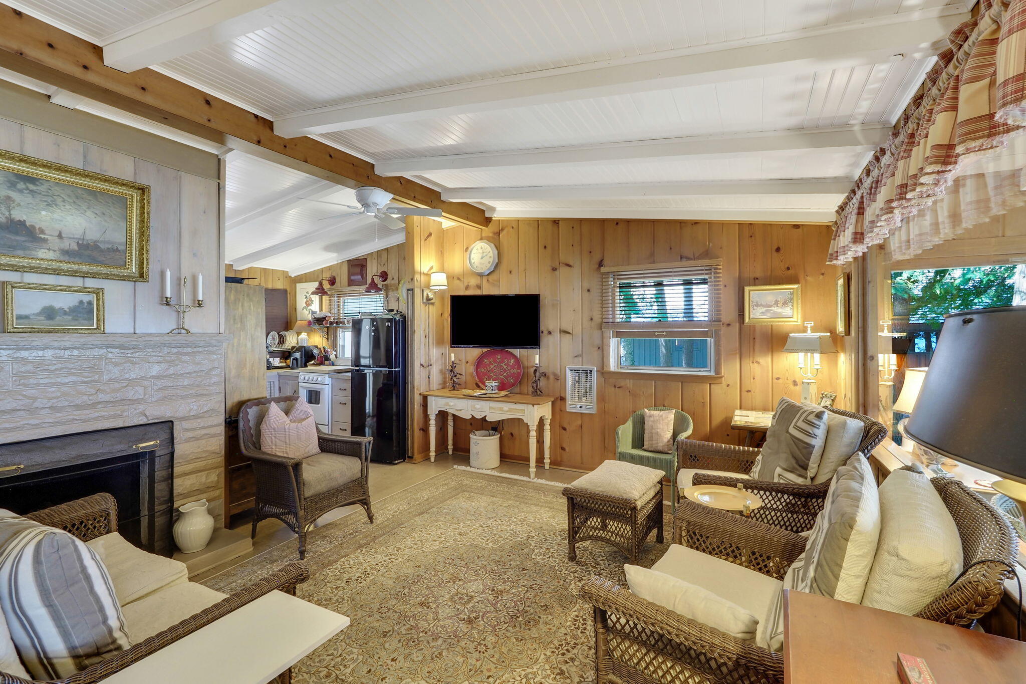 102 N Grandview Beach Drive