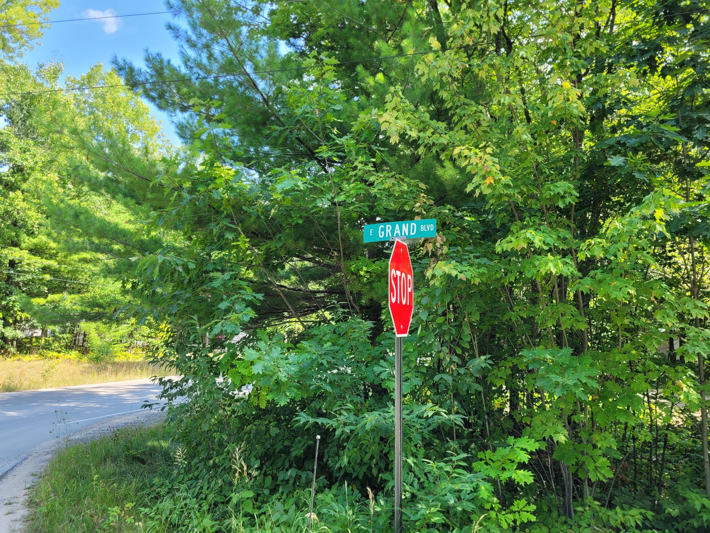 1326 E Grand Boulevard