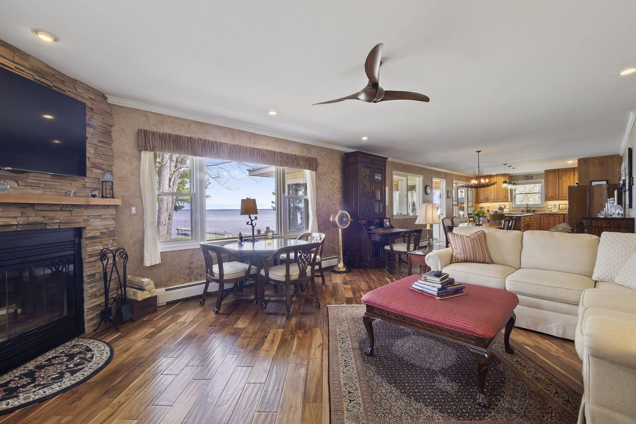 1860 Winifred Street