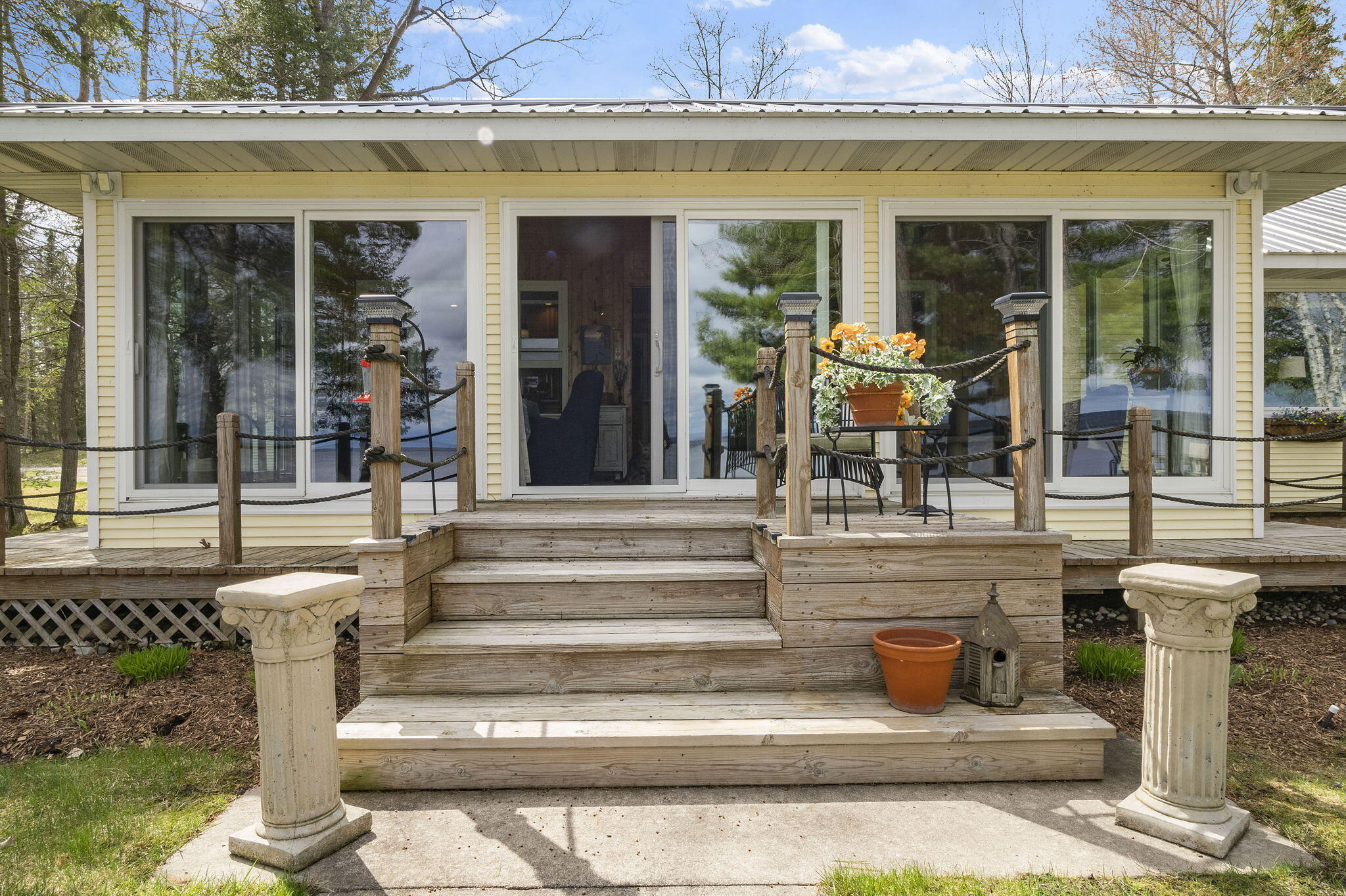 1860 Winifred Street