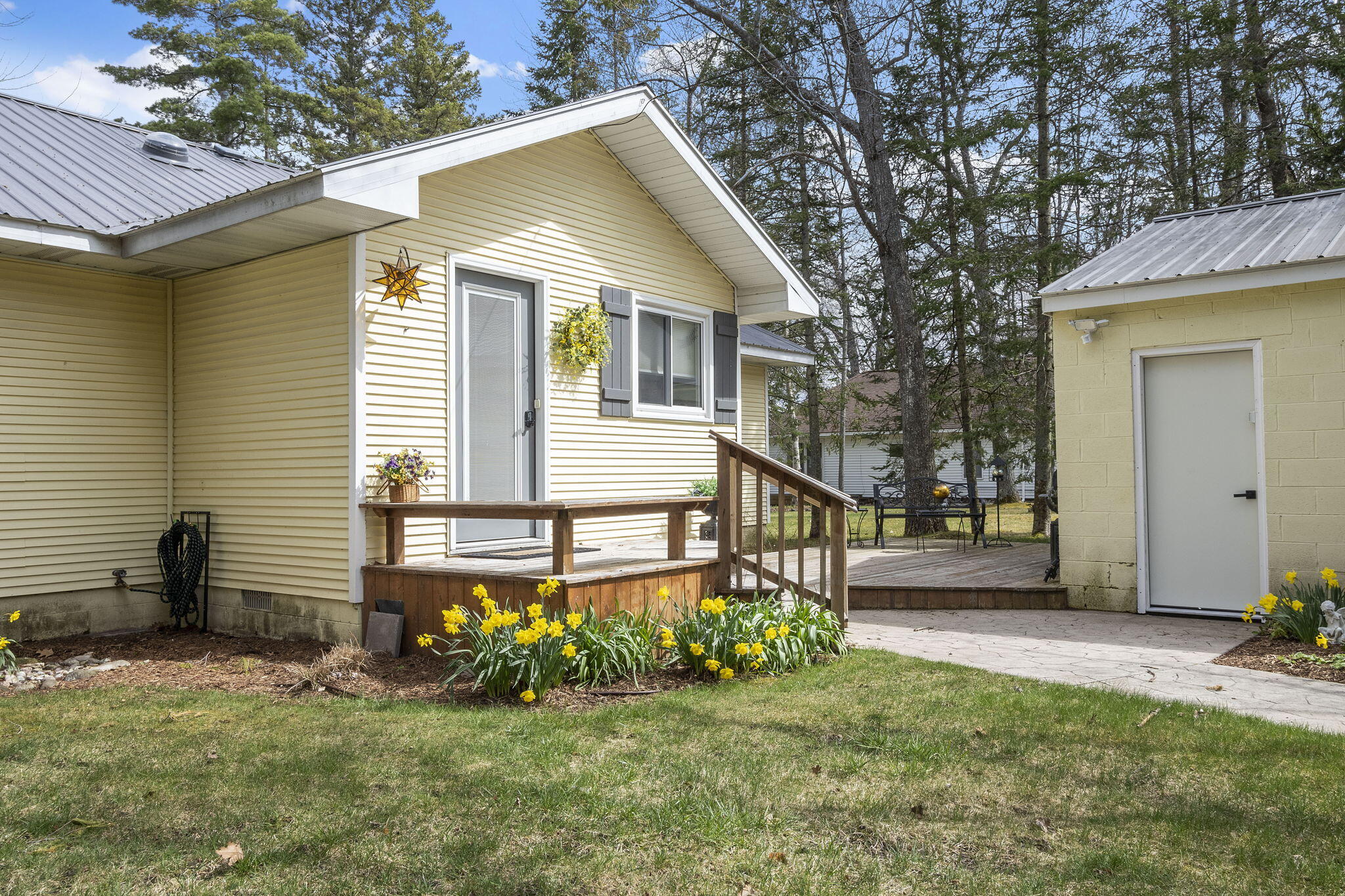 1860 Winifred Street