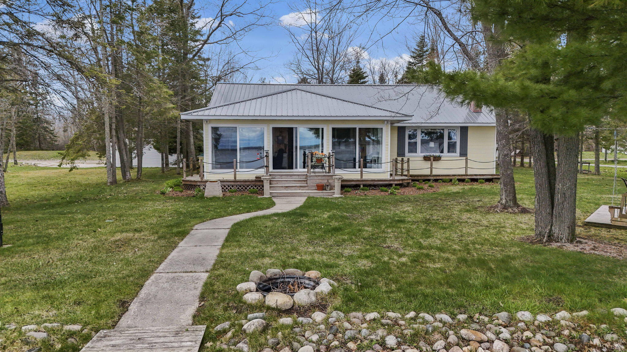 1860 Winifred Street