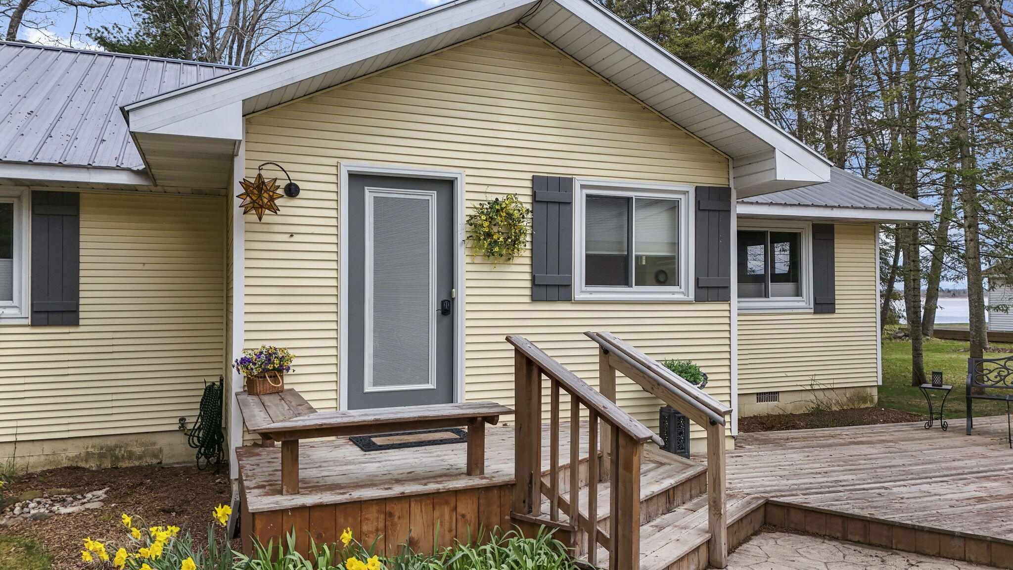 1860 Winifred Street