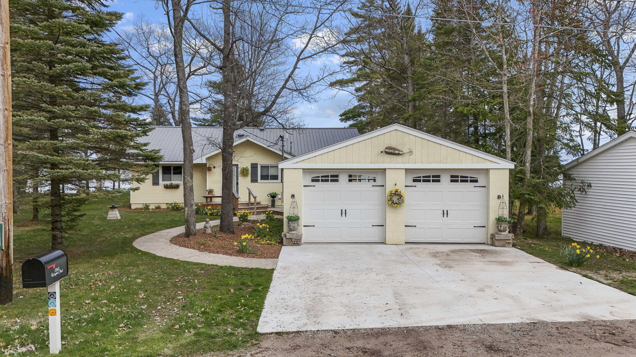 1860 Winifred Street