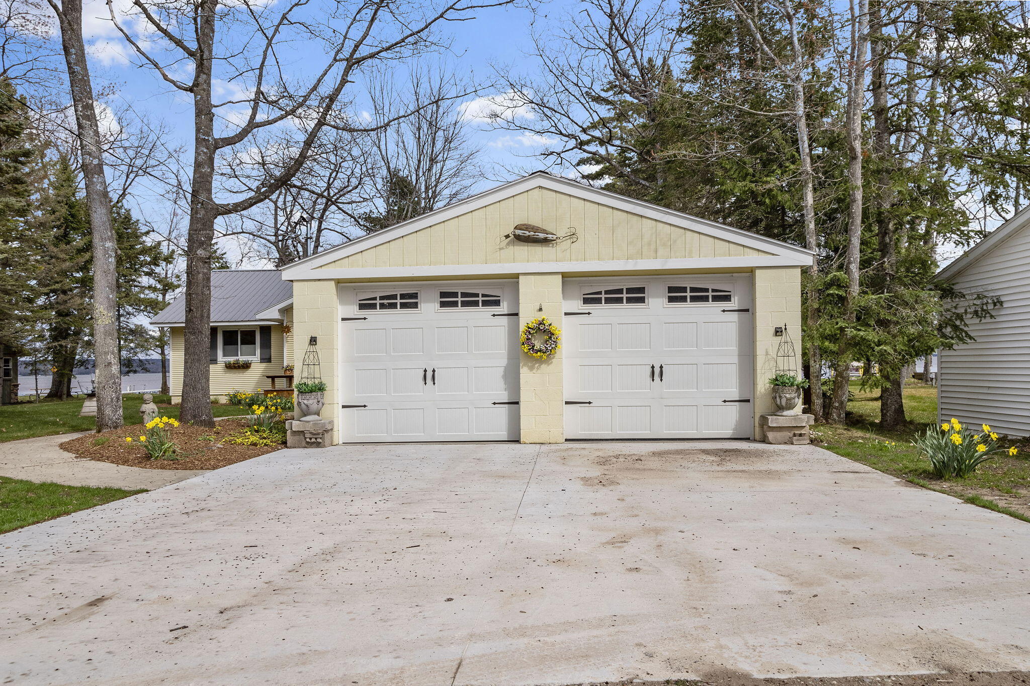 1860 Winifred Street