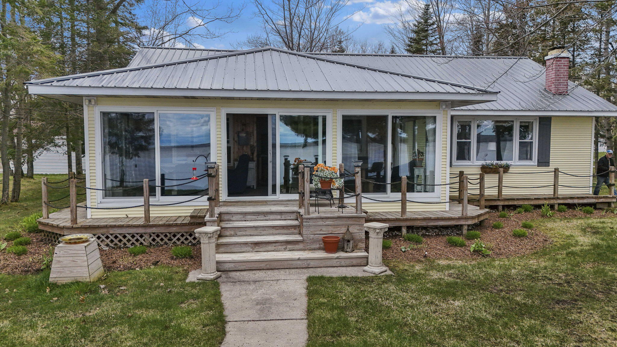 1860 Winifred Street