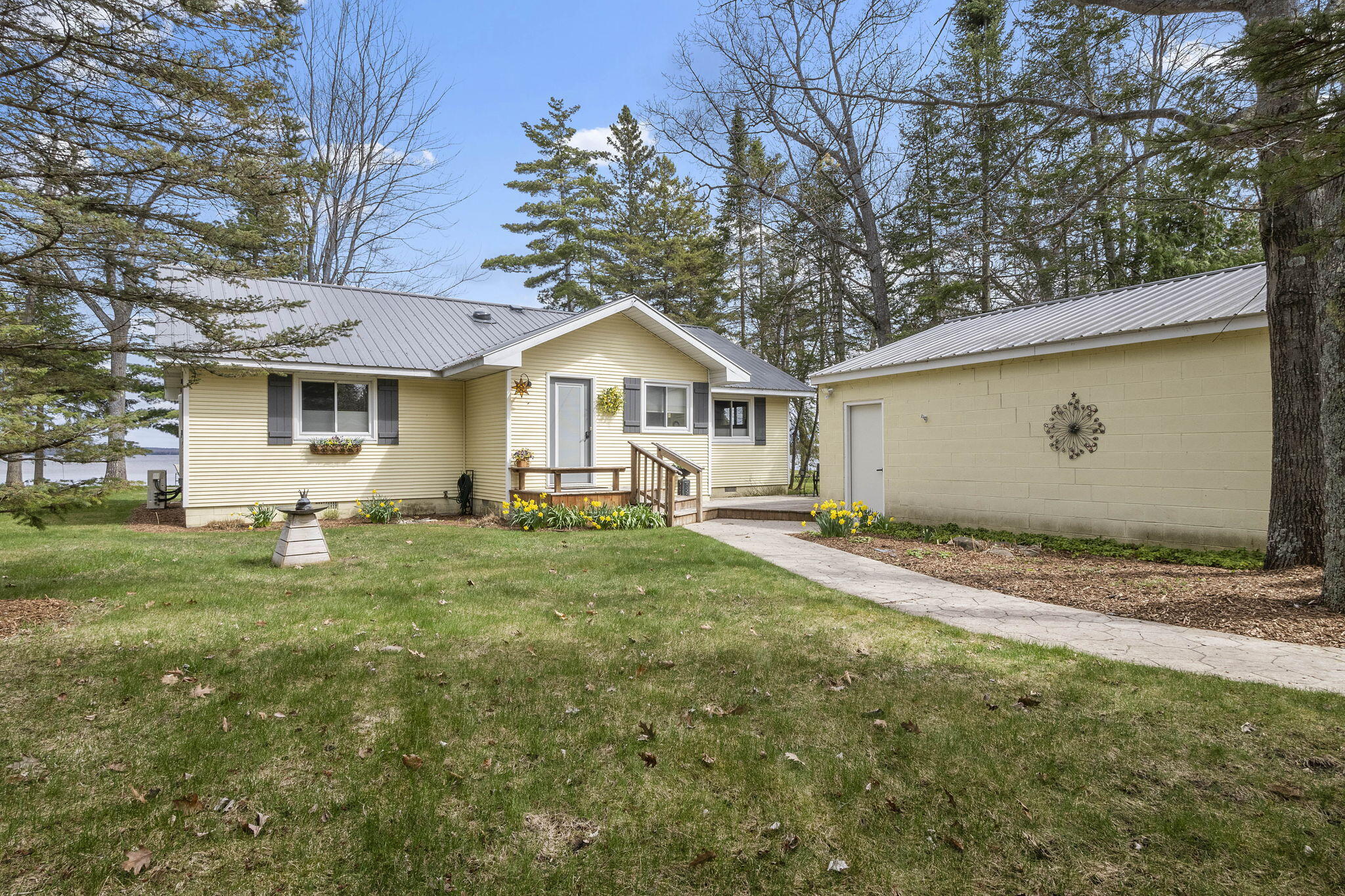 1860 Winifred Street