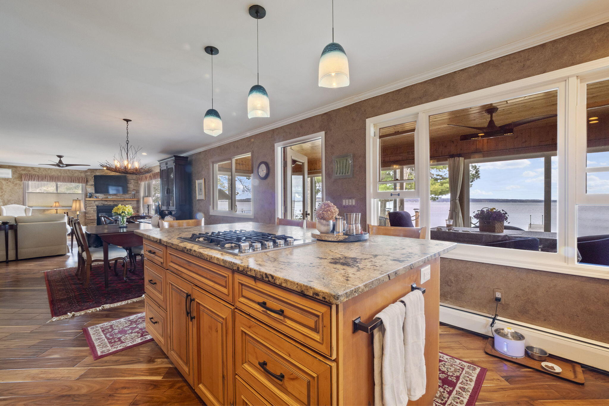 1860 Winifred Street