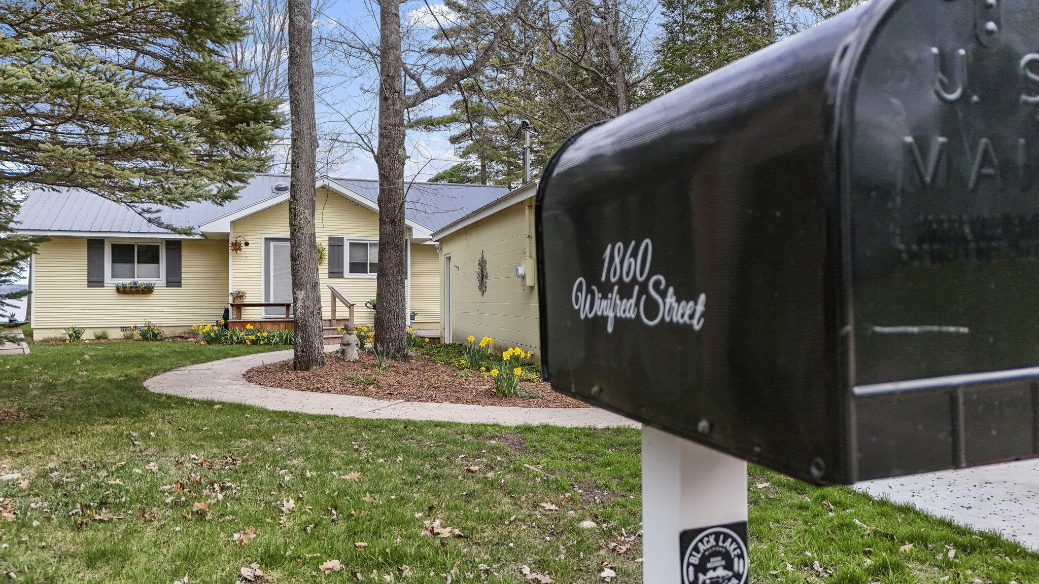 1860 Winifred Street