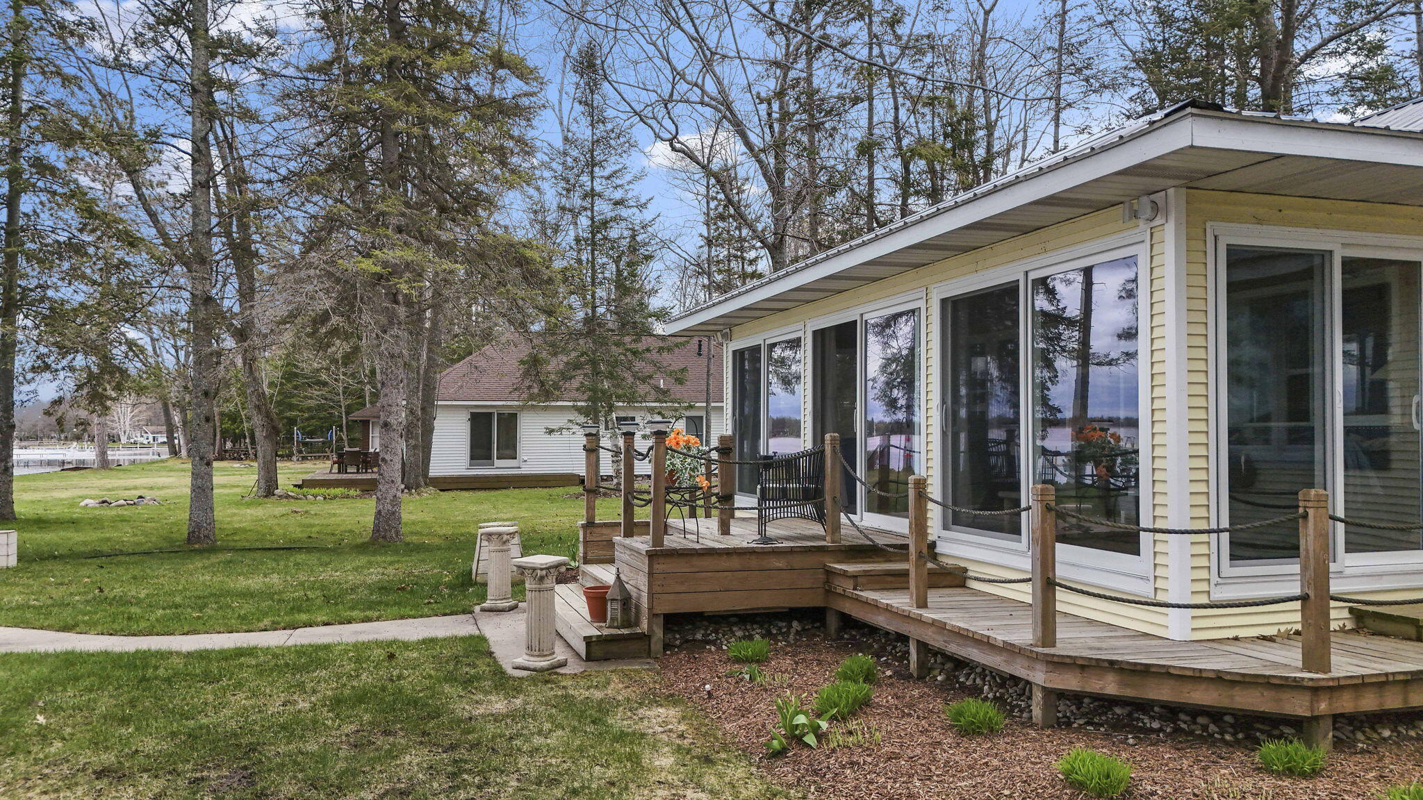 1860 Winifred Street