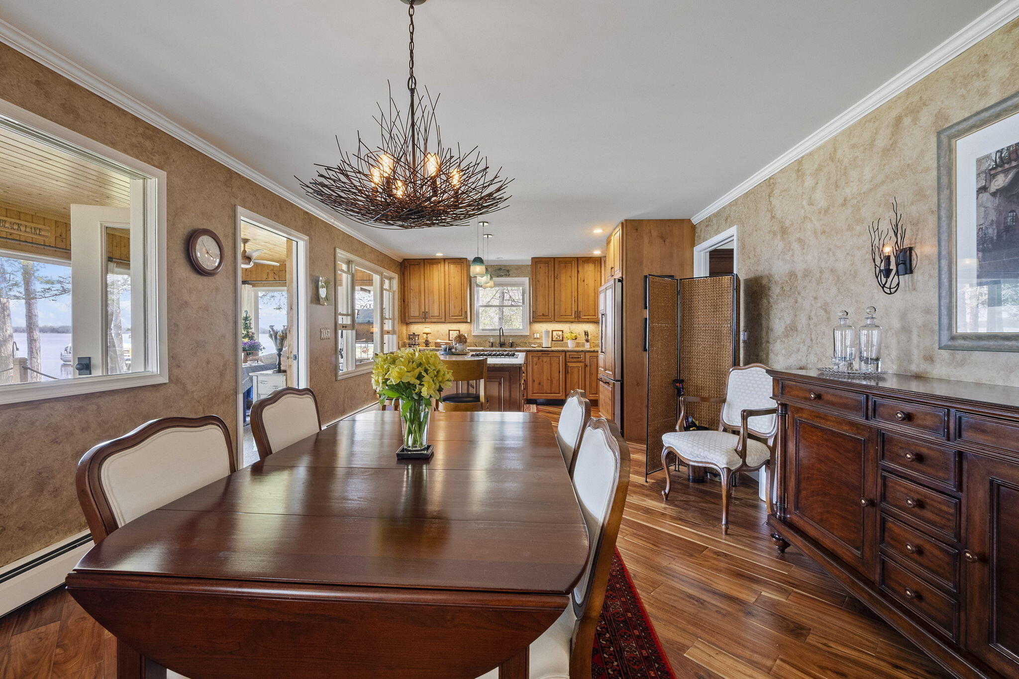 1860 Winifred Street