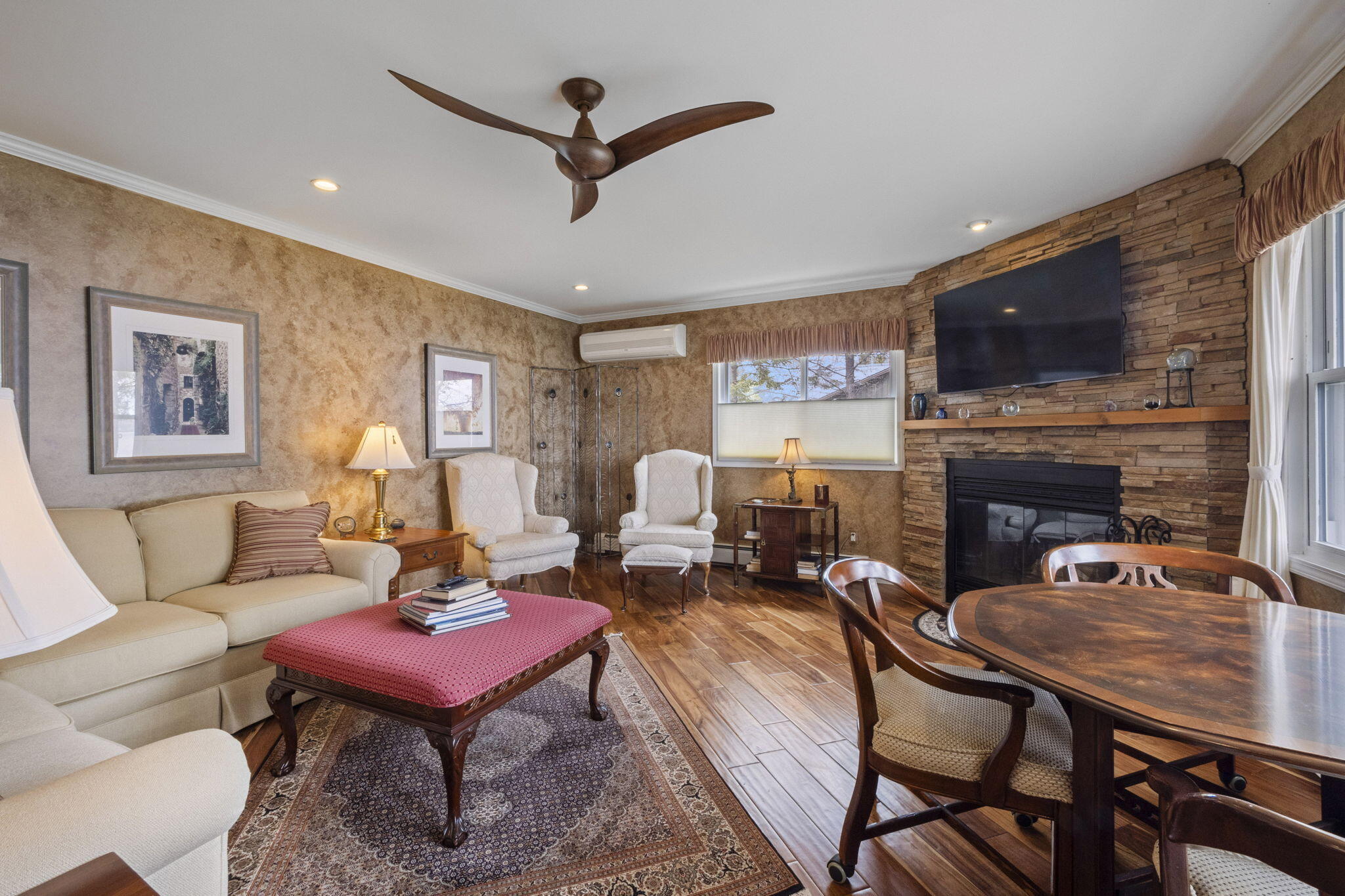 1860 Winifred Street