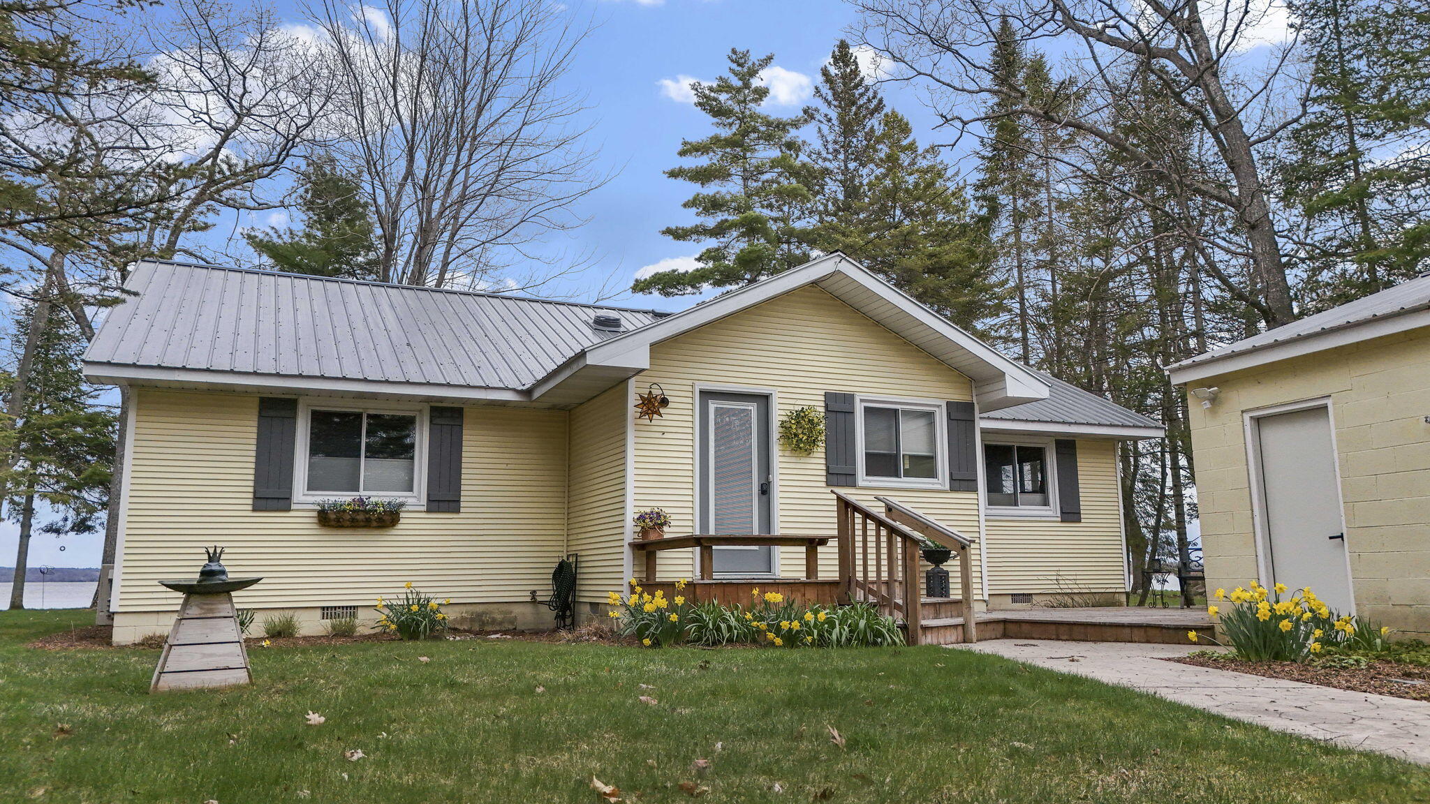 1860 Winifred Street