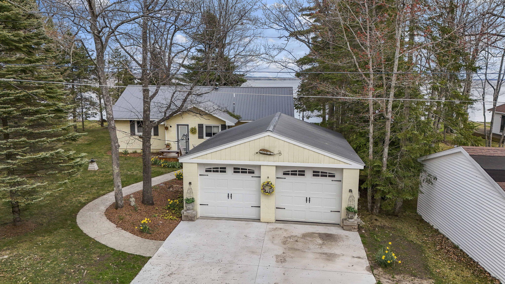 1860 Winifred Street