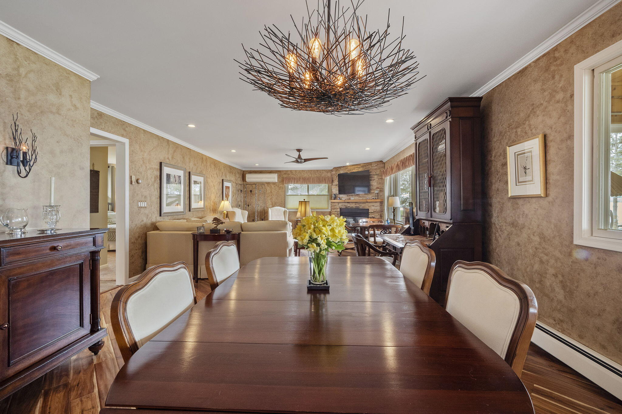 1860 Winifred Street