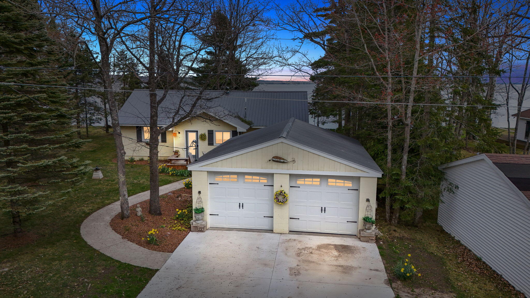 1860 Winifred Street