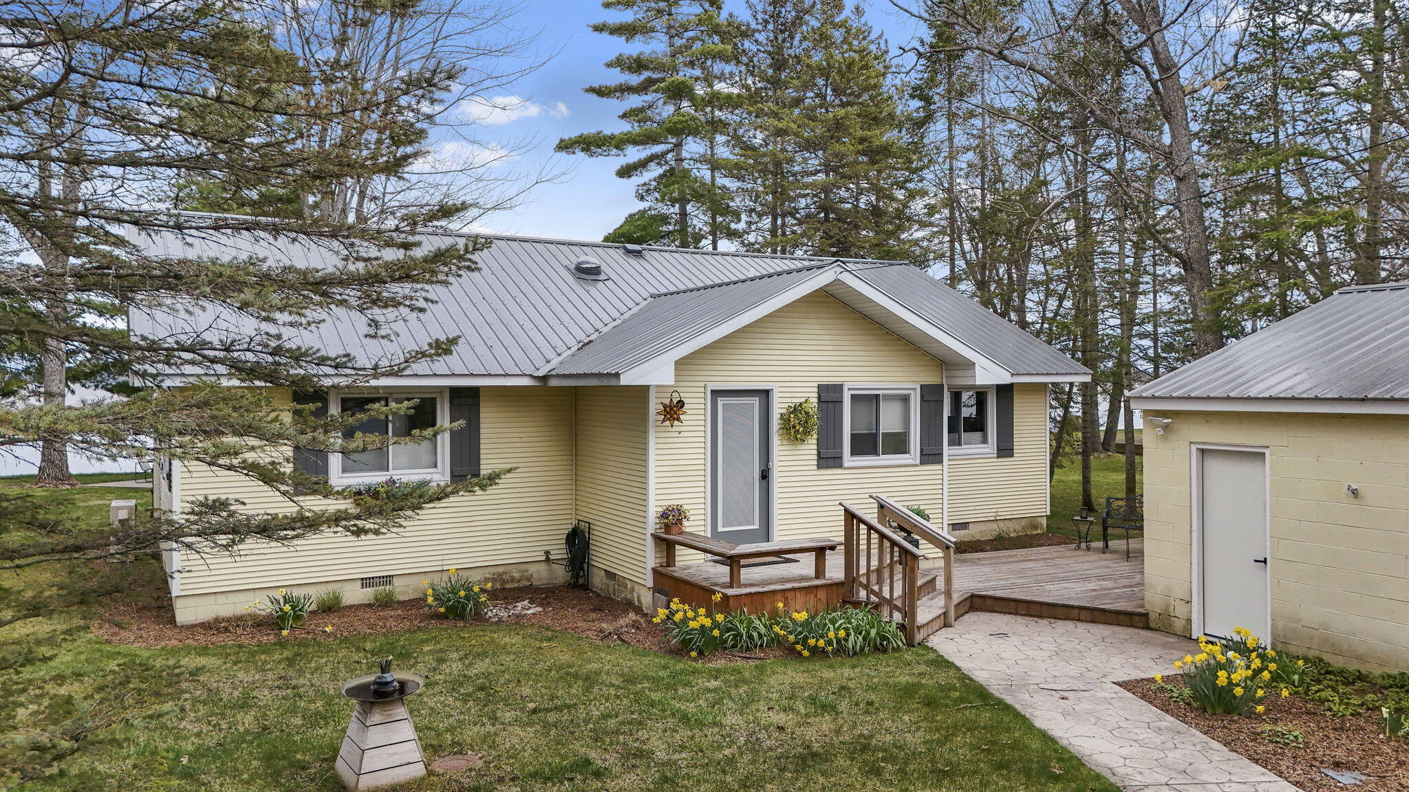 1860 Winifred Street