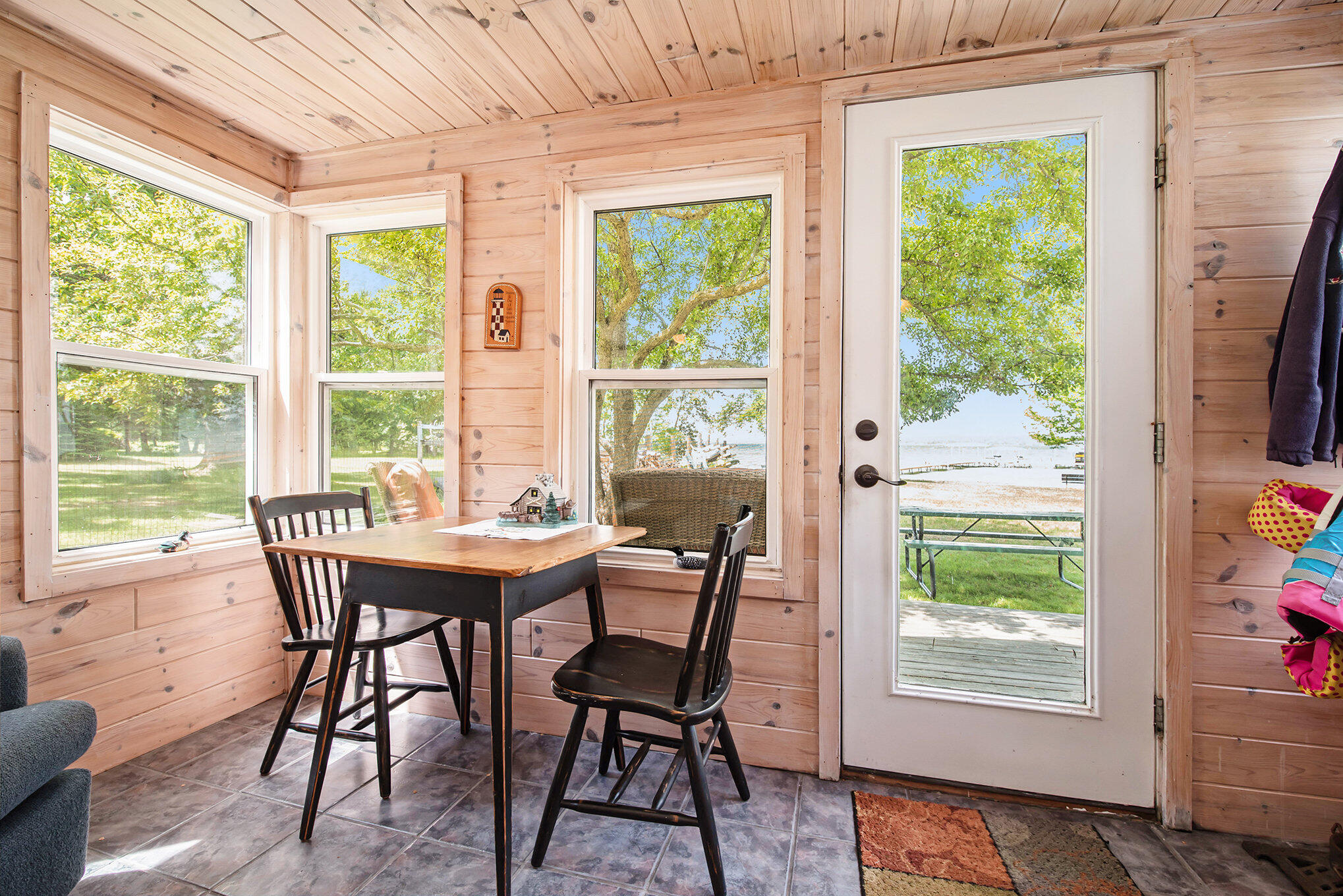 7104 Arrowhead Shores