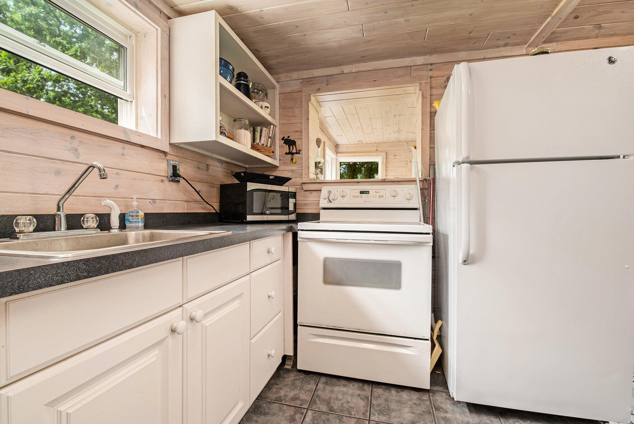 7104 Arrowhead Shores