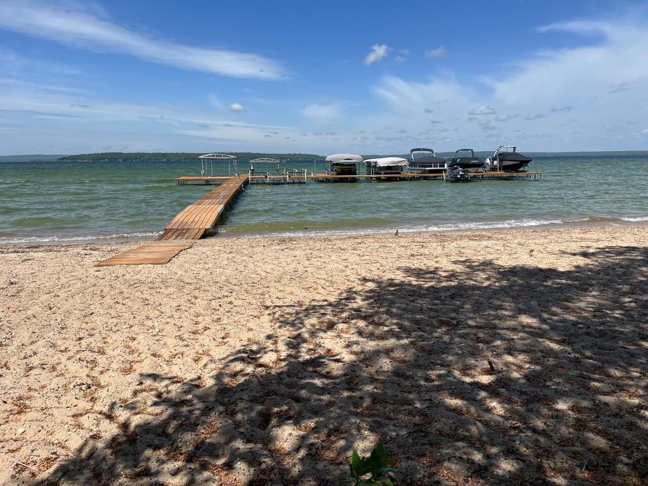 7104 Arrowhead Shores