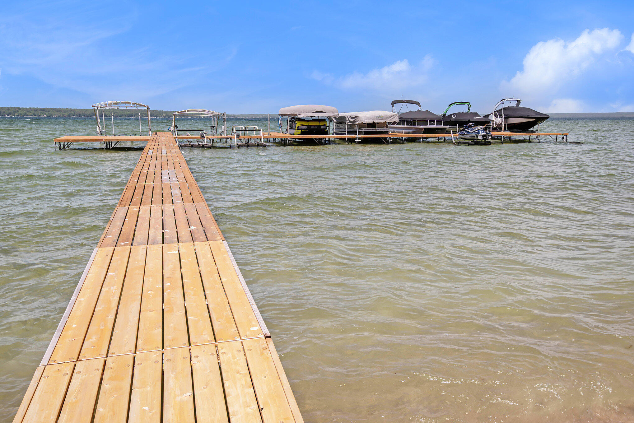 7104 Arrowhead Shores