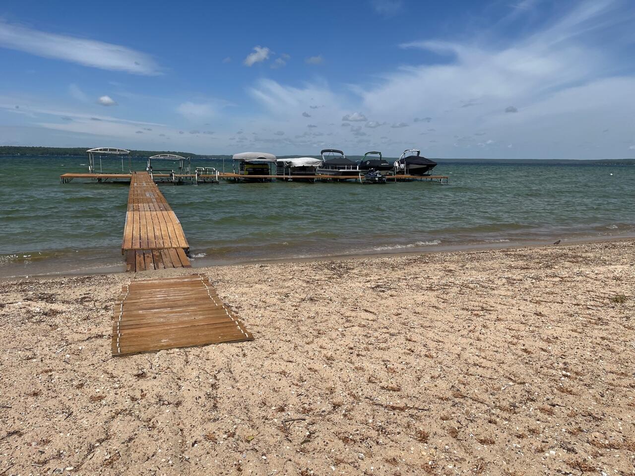 7104 Arrowhead Shores