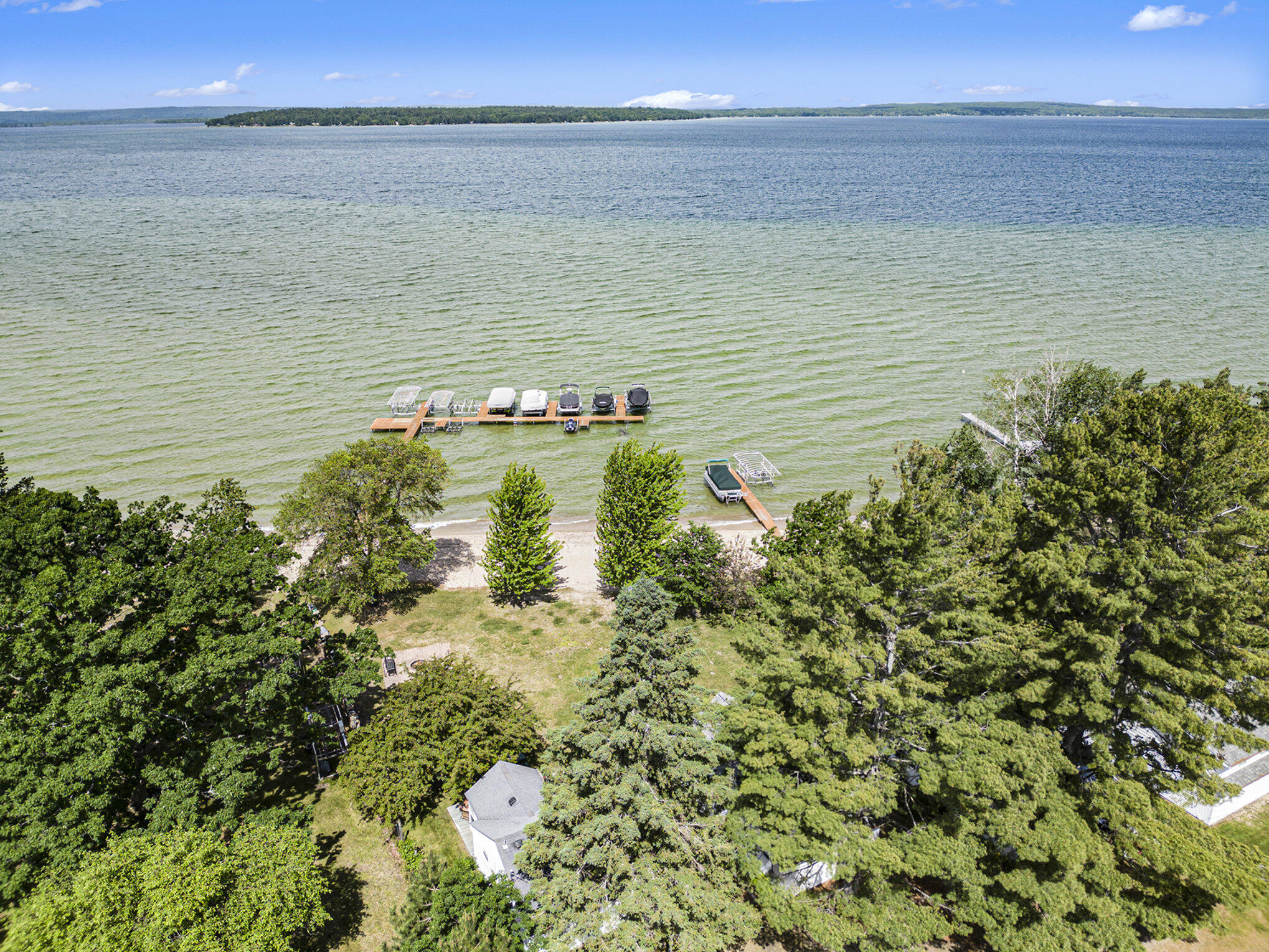 7104 Arrowhead Shores