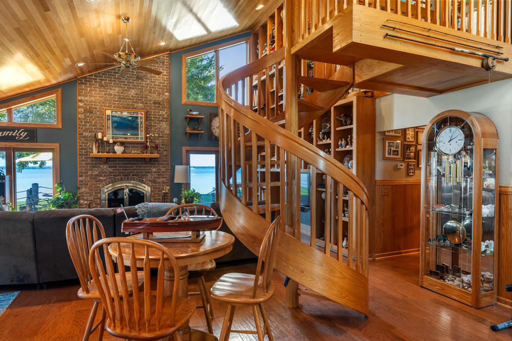 2919 Cedar Beach Lane