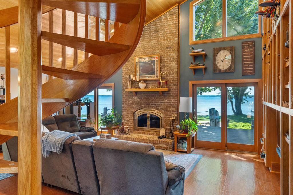 2919 Cedar Beach Lane